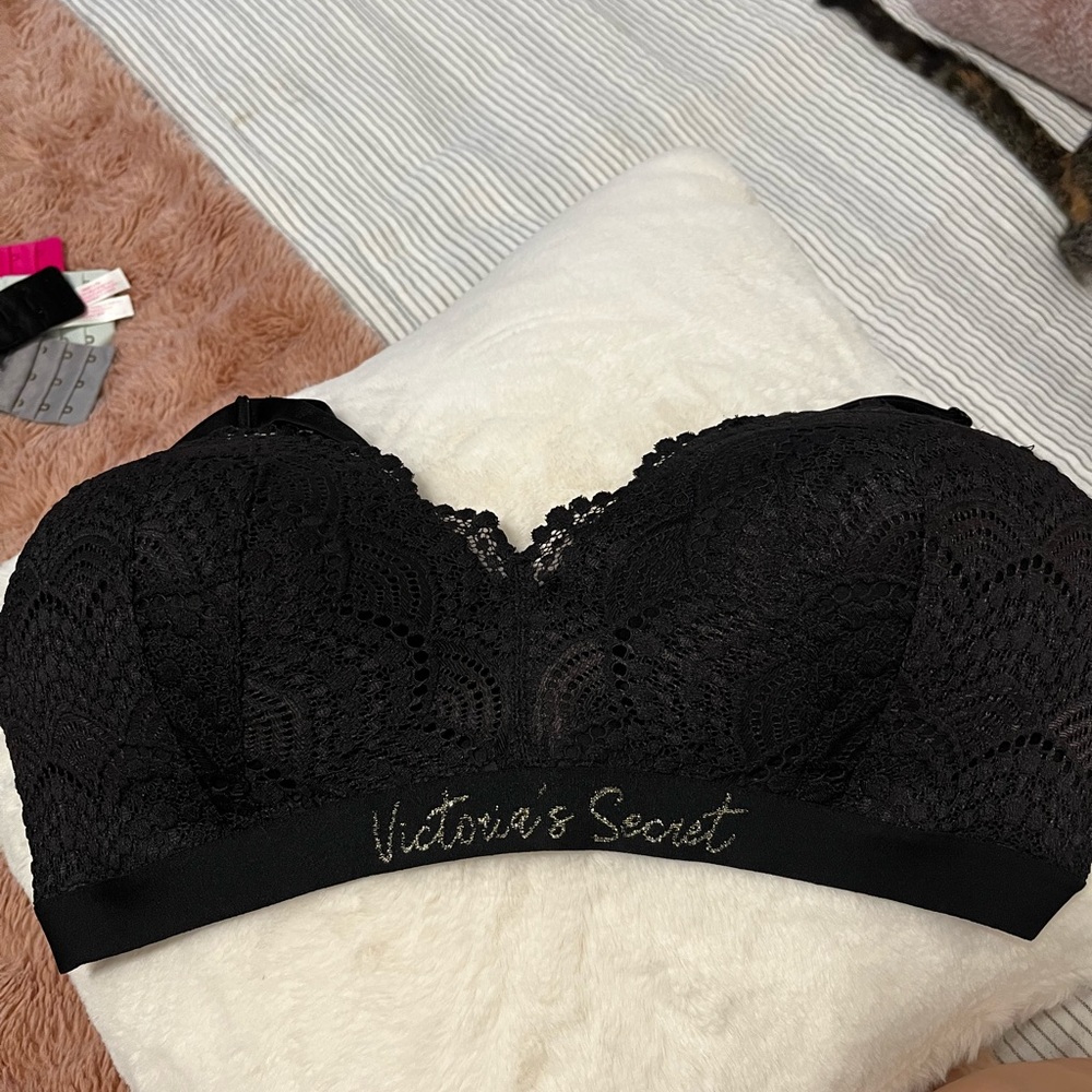 Victorias secret wireless fully adjustable bra. Size 34DD. Black color.